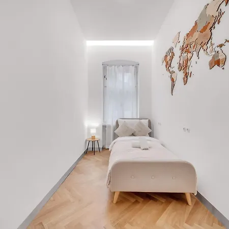 Spacious Stylish In Centre Lejlighed