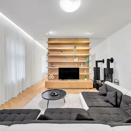 Spacious Stylish In Centre ブラチスラヴァ