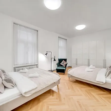 Spacious Stylish In Centre