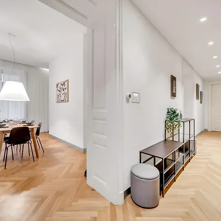 Spacious Stylish In Centre Pressburg