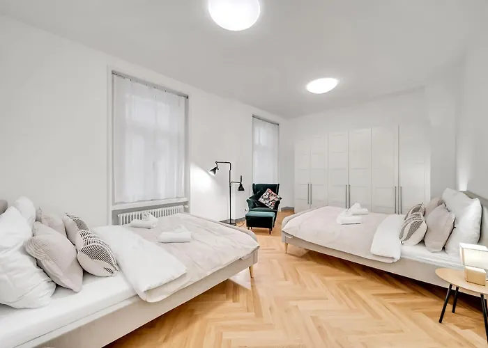 Spacious Stylish In Centre