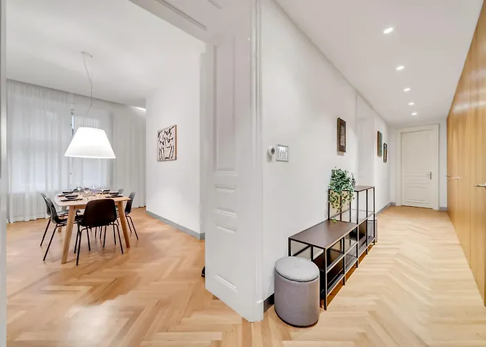 Spacious Stylish In Centre Pressburg