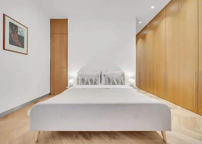 Spacious Stylish In Centre Διαμέρισμα *