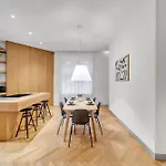 Spacious Stylish In Centre Daire Bratislava