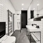 Spacious Stylish In Centre Daire *