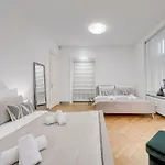 Spacious Stylish In Centre