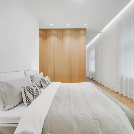 Spacious Stylish In Centre Bratislava